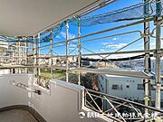 【バルコニー】見上げる空で気分も気持ちもリフレッシュできるバルコニーは気持ちよい空間！