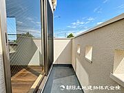 【バルコニー】外干しすればお日様のいい匂いに包まれますね