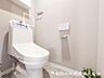 トイレ：【トイレ】小さな空間だからこそ機能性のある快適なトイレは、清潔感をキープしお手入れしやすいよう作られています