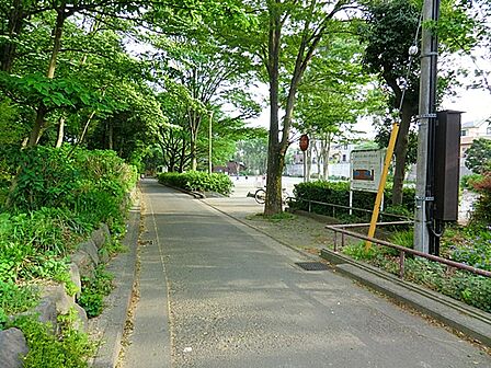 本郷中央公園360m