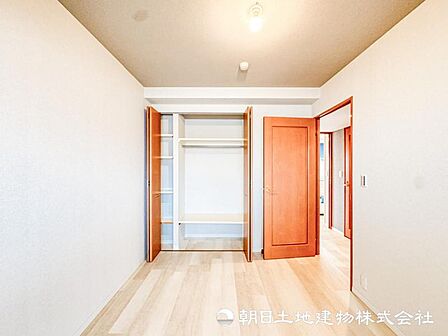【洋室】静かに過ごしたい時には丁度いい広さ空間のお部屋です