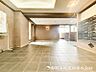 室内：【エントランス】重厚感の溢れるエントランスはマンションの顔！帰宅時、来客時に誇れる空間を演出します！