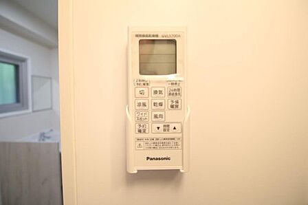 バスルームには浴室乾燥機を完備♪