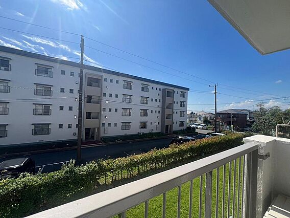 隣接棟と十分な...