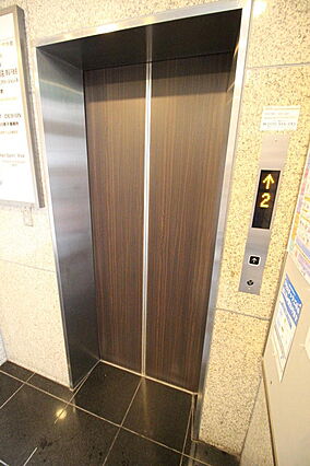 エレベーターが...