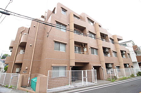 爽やかな青空の下に贅沢なほどに降り注ぐ陽光、豊かな居住性と、クオリティが見事に調和した住空間は、喜びを感じさせてくれます♪