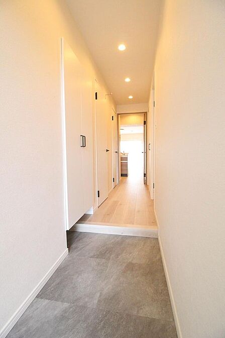 現在空室のため、いつでもご内覧いただけます。居住者の帰り、訪れる方を優しく迎える・安らぎに満ちた生活空間を予感させるようなその佇まいが魅力的ですね!