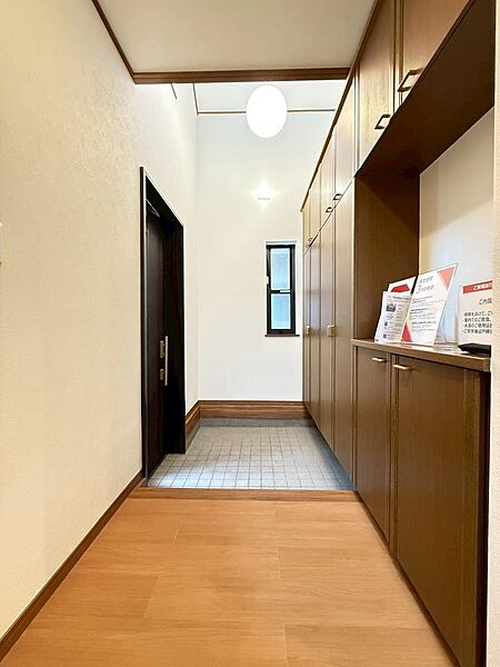 玄関を拡大表示