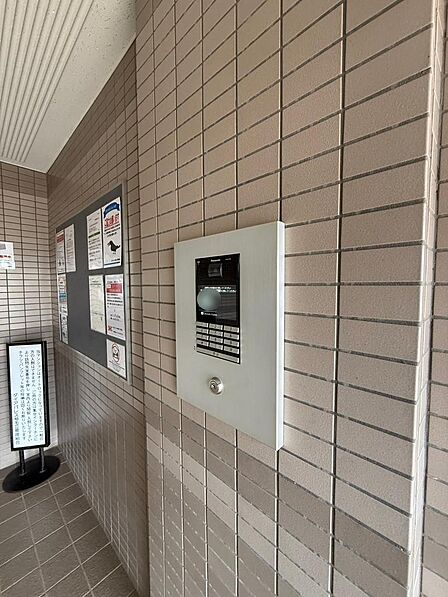 セキュリティ充実で安心・安全の暮らしを提供。(2026年3月撮影)