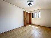 ひとりの時間をまったり過ごしたり、静かな環境で趣味に打ち込んだり、自分時間を快適に過ごすプライベートルーム。 （2026年5月撮影）