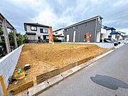 60坪超えのゆとりあるお土地は建築条件無しにつき、お好きなハウスメーカー様で理想の住まいを実現していただけます。（2026年5月撮影）