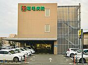 稲毛病院（約1100m）徒歩14分の距離にある病院です。急な体調不良の際も安心ですね。