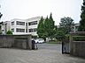 周辺：四街道市立千代田中学校（約190ｍ）徒歩約3分の距離にある中学校です。教育目標に「自ら未来を切り拓くことのできる知力、活力の育成」を掲げています。