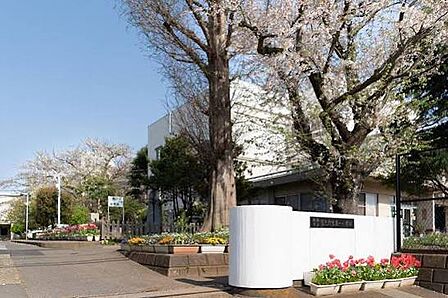船橋市立習志野台第一小学校(約700m)徒歩約9分の距離にある小学校です。教育目標に「やる気と思いやり」を掲げています。