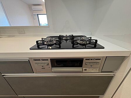 1度にたくさんのメニューが作れる3口コンロ付のシステムキッチン。（2026年9月撮影）