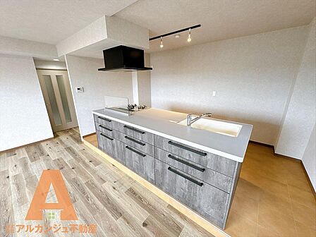 ご家族の笑顔も増える、明るい南向きの住まい。（2026年10月）撮影