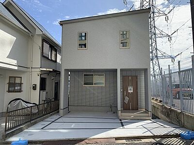 外観：前面道路も広く車の駐車もラクラクです♪日当たりと風通りの良さもおすすめポイントです！