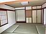 和室：一部屋あるだけで奥ゆきのある家に。い草の香りが落ち着く和室は、客間・子どものお昼寝スペースと多彩に活躍！ 