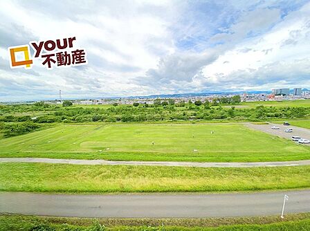 気持ちのいい空が見渡せる広いバルコニー♪爽やかな風を感じて、心躍る素敵な暮らしが始まります♪