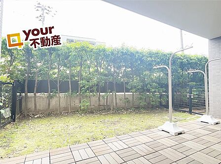 まるで一戸建てのようなお庭付き♪大好きなペットと一緒に使える充実空間◎