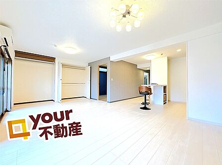 陽光と涼風がたっぷりと注がれる広々約17帖のLDK♪食事スペースと寛ぎスペースを分けることも◎