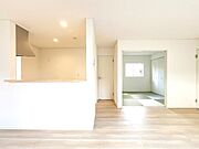 リビングに浴室、洗面所、和室が続いていて、生活に便利な動線♪お風呂嫌いも毎日入れちゃうかも？