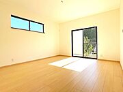 2階居室はすべてフローリング仕上げに◎お手入れしやすく汚れもサッと拭き取ることでキレイを保ちやすい♪