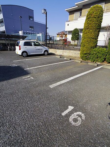 画像16:敷地内の駐車場をご利用いただけます。