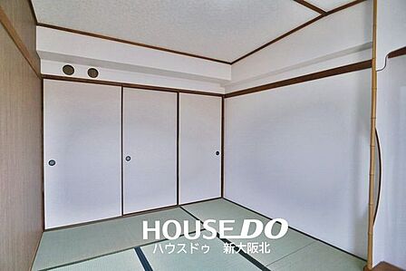 ■東側6帖の和室です!■畳は適度なクッション性があり、お子さまが転んでもケガをしにくいので安心ですね!