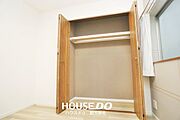 ■全居室収納付き！■お部屋がスッキリ片付くだけでなく、新しく収納棚を買い足す必要がないので、初期費用が抑えられそうですね！