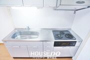 ■上下収納つきのシステムキッチン！■散らかりがちなキッチンツールもスッキリと収納できます！