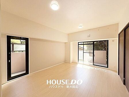 ■2面の窓から光が差し込む明るく開放的なリビング♪■ポカポカの室内で、安らぎのひと時を演出します！