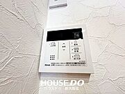 ■リビング側にも湯沸かし器スイッチがございます！お部屋から温かいお風呂の準備ができます♪