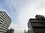 ■バルコニーからの眺望です！■周りに遮る建物がない為、陽当り良好です！