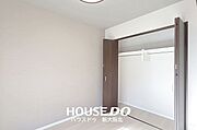 ■全居室収納付き！■お部屋がスッキリ片付くだけでなく、新しく収納棚を買い足す必要がないので、初期費用が抑えられそうですね！
