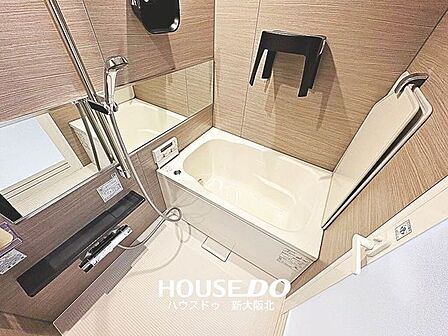 ■広々とした落ち着きのあるバスルームには浴室暖房乾燥機、追い炊き機能も完備しています!■冷めてしまったお風呂もボタン一つでカンタンにポカポカのお風呂へ♪