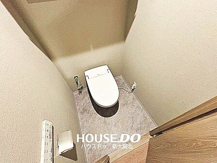 ■年中いつでも快適にご使用いただける温水便座付きトイレ!■壁掛けリモコンがついているので操作もスムーズです!