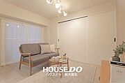 ■リビングに面したお部屋は、扉を開ければ広々としたリビングとしてお使いいただけます！■ご家族の人数やライフスタイルに合わせてお部屋の用途を使い分けていただくことができますよ！