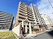 ■御堂筋線「江坂駅」徒歩4分！■オートロック、防犯カメラ付きで防犯対策のされたマンションです！■周囲にはコンビニやスーパーなど、生活に便利な施設が充実！