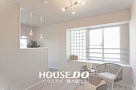 ■リビングは10．4帖の広さがあり、ダイニングテーブルやソファなどの家具を置いても十分な広さがあります！■家族みんながゆったりくつろげる空間になりそうですね！