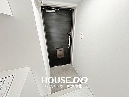 ■玄関の奥行きを生かして、4枚扉分のローシューズボックスです！■シューズボックスは飾り棚としてもお使いただけます◎