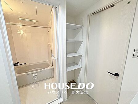 ■洗面所にも収納があり、タオルや日用品のストックなどにもお使いいただけます！