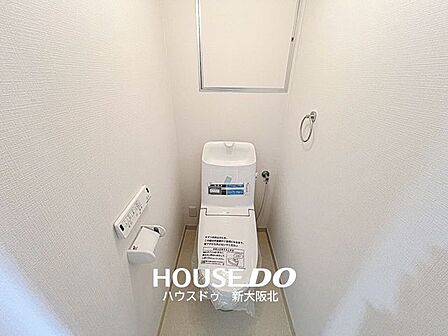 ■年中いつでも快適にご使用いただける温水便座付きトイレ!■壁掛けリモコンがついているので操作もスムーズです!