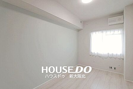 ■フローリングは、飲み物などをこぼしてもサッとひと吹きで汚れがとれるのでお掃除が楽々です!■小さなお子さまのいるご家庭でも安心ですね!