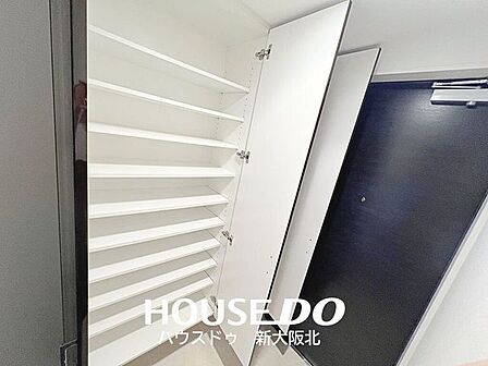 ■ハイタイプのシューズボックス!増えがちな靴もたっぷり収納していただけます♪■段の高さ調節が出来るのでヒールや高さのある靴も収納可能です!