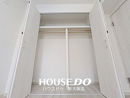 ■全居室収納付き!■お部屋がスッキリ片付くだけでなく、新しく収納棚を買い足す必要がないので、初期費用が抑えられそうですね!