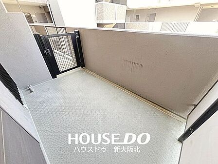 ■ゆとりある玄関ポーチ付き！雨の日の使いやすさと外から室内が見えずらくなるのでプライバシーを高めます！