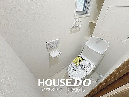 ■年中いつでも快適にご使用いただける温水便座付きトイレ!■壁掛けリモコンがついているので操作もスムーズです!