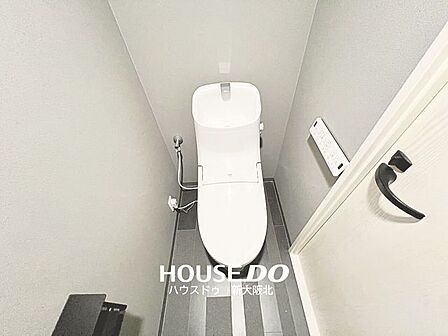 ■嬉しいウォシュレット機能付きトイレ!■トイレットペーパー使う量が減らせるので、節約になるとともにデリケートなお肌にも優しい機能です!