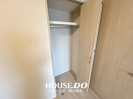 ■全居室収納付き！■お部屋がスッキリ片付くだけでなく、新しく収納棚を買い足す必要がないので、初期費用が抑えられそうですね！